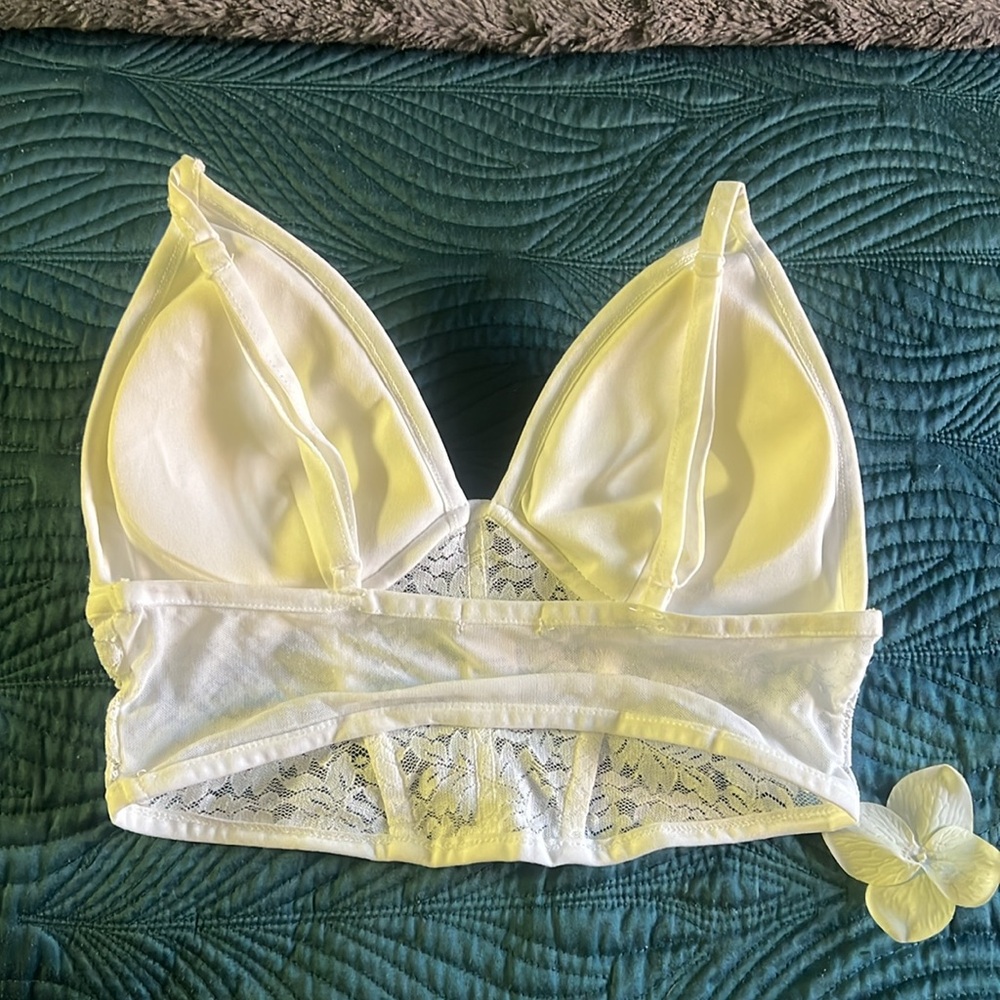 Laced Crop🧚🏻 - Picture 2 of 3
